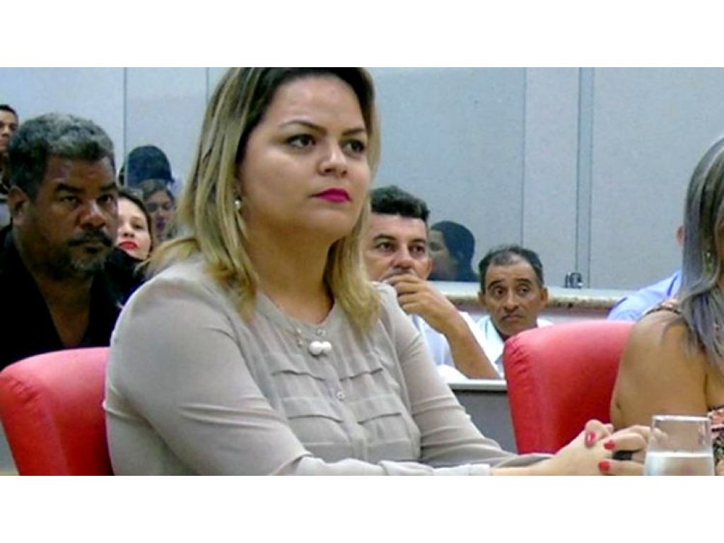 FACEBOOK: Justiça condena vereadora Ada Dantas a um mês de prisão